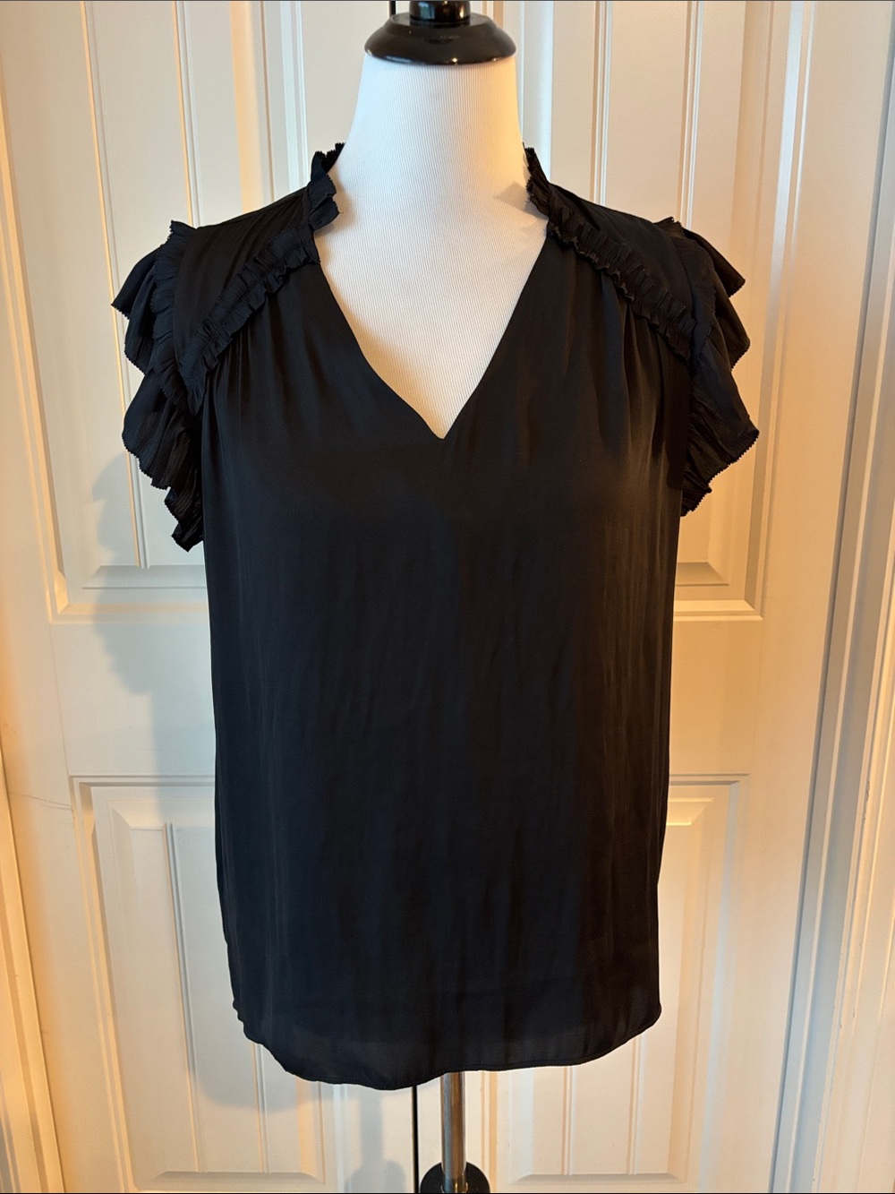 ANN TAYLOR Women's Black Ruffle Sleeve V-Neck Top